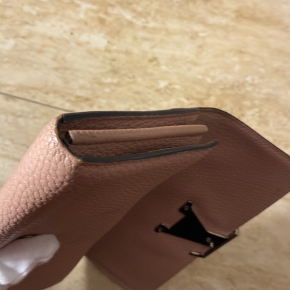 Louis Vuitton vintage Capucines Long Wallet in Magnolia Pink leather - Picture 5 of 15